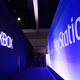 Los logos de Xbox y PlayStation en una feria de videojuegos. Recientemente, el jefe máximo de Xbox comentó acerca de los juegos exclusivos de PlayStation